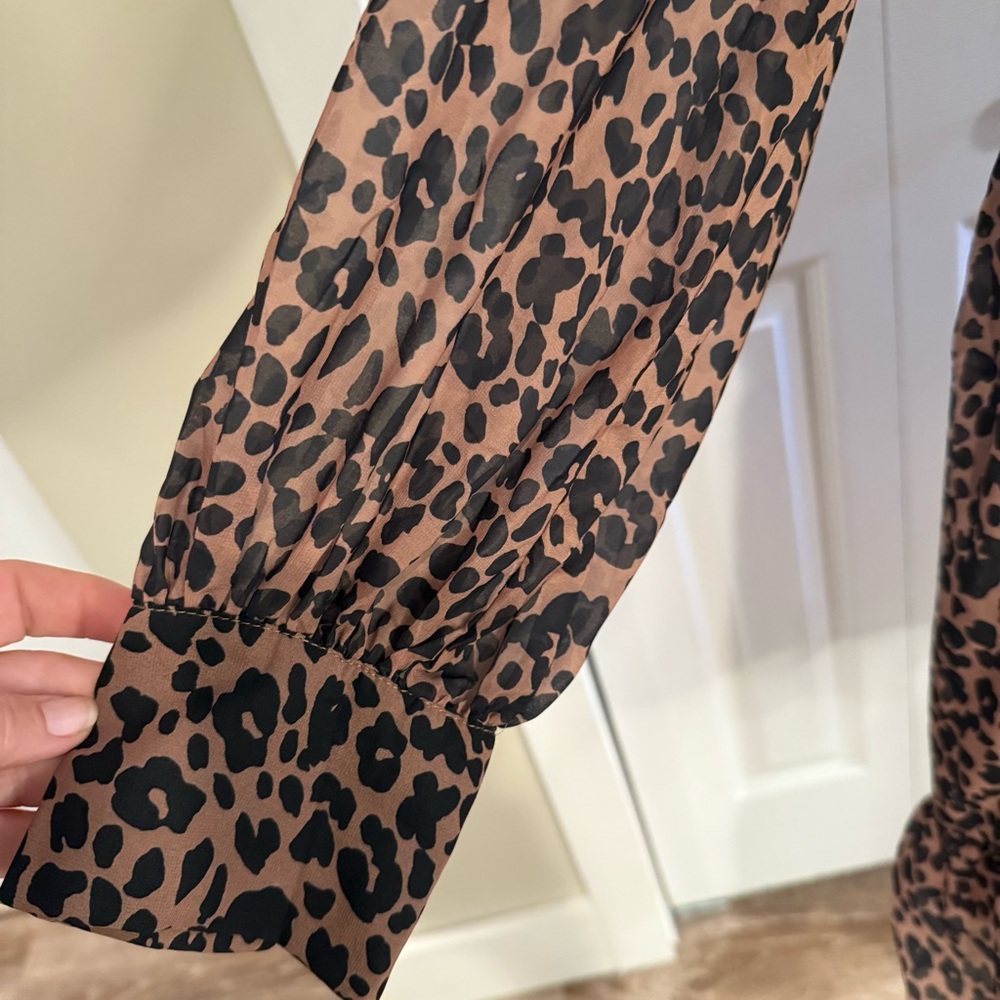Lulus, Leopard Print V-Neck relaxed fit Dress, Size L - Picture 6 of 14
